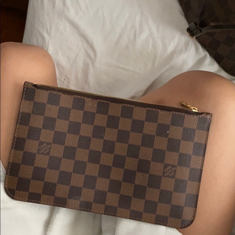 LOUIS VUITTON POCHETTE